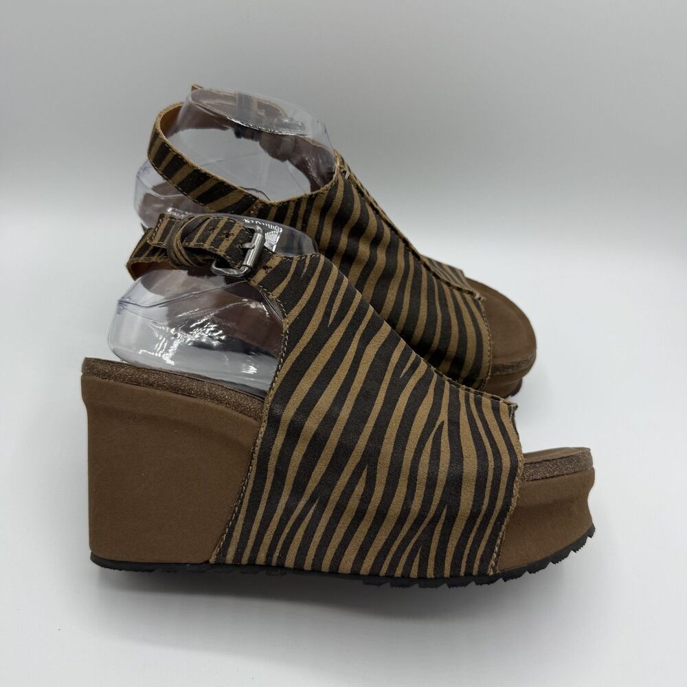OTBT Women's Jaunt Wedge Tan Stripe Animal Print Leather Slingback Sandals 10M